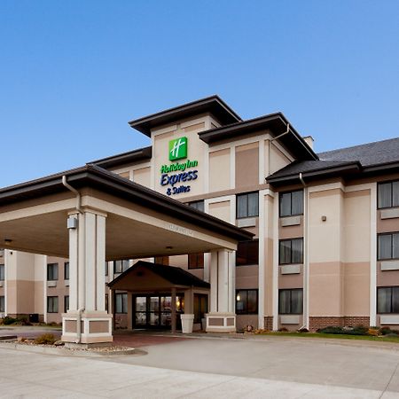 Holiday Inn Express & Suites - Worthington By Ihg Exterior photo
