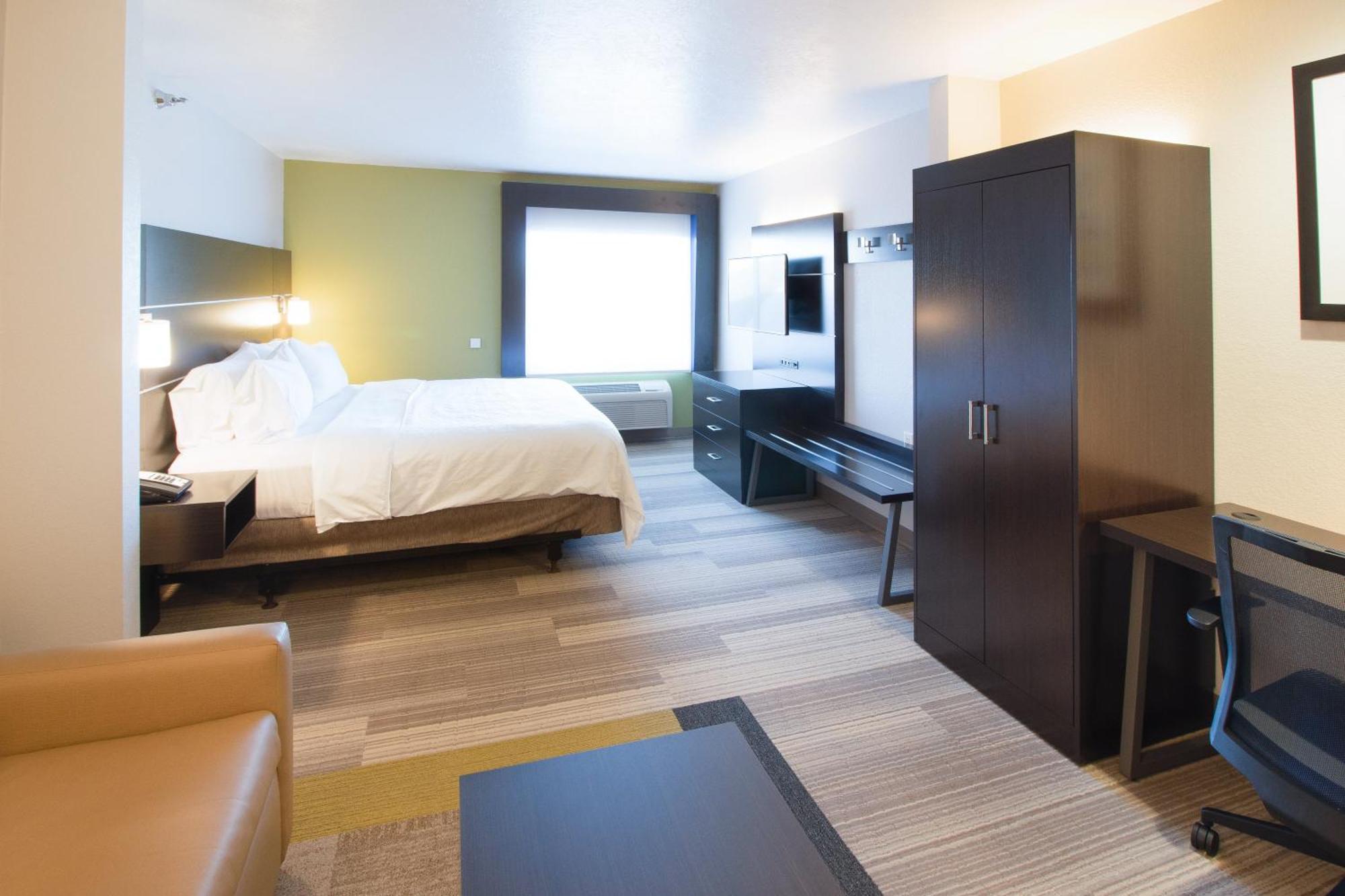 Holiday Inn Express & Suites - Worthington By Ihg Exterior photo